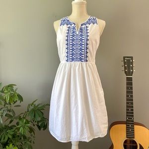 Vineyard Vines White and Blue Embroidered Dress